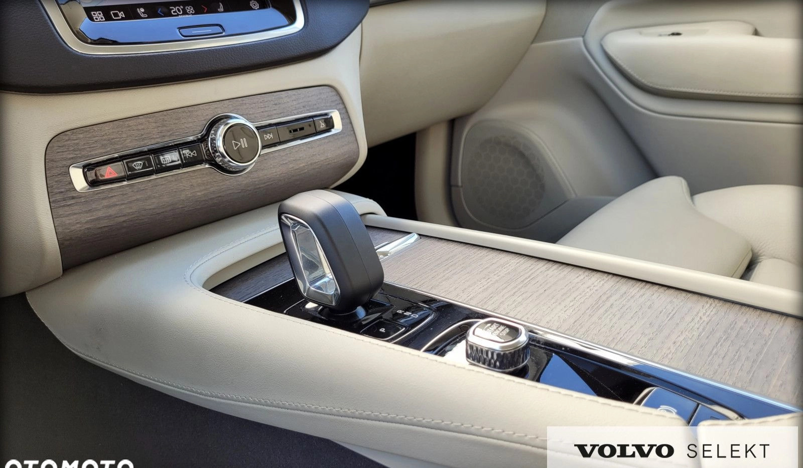 Volvo XC 90 cena 289555 przebieg: 46181, rok produkcji 2023 z Jędrzejów małe 562